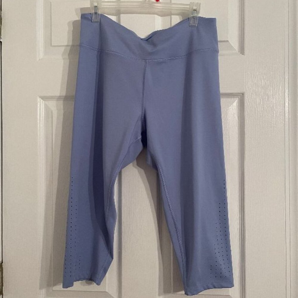 🤑🤑PART OF ANY 3 FOR $10 - VS ATHLETIC STRETCH CAPRI PANTS  - NWOT - XL